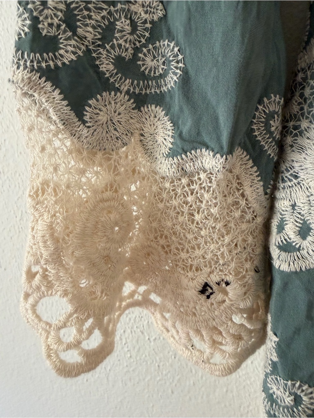 Democracy Boho Lace-Trim Peasant Top in Teal and Cream - Picture 4 of 6